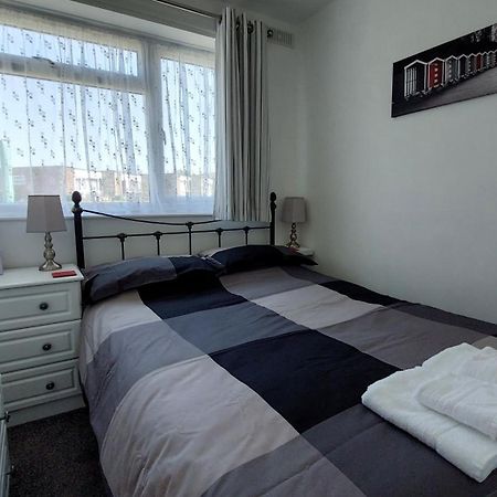 Sunny View, 87 Brambles Chine Villa Freshwater Bagian luar foto