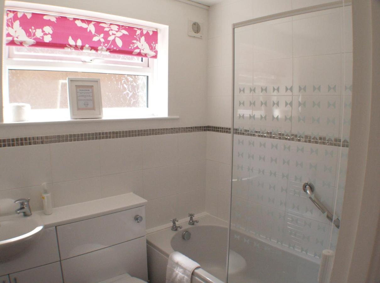 Sunny View, 87 Brambles Chine Villa Freshwater Bagian luar foto